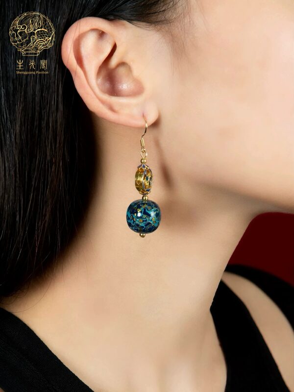 LACQUERWARE EAR STUD - Image 2