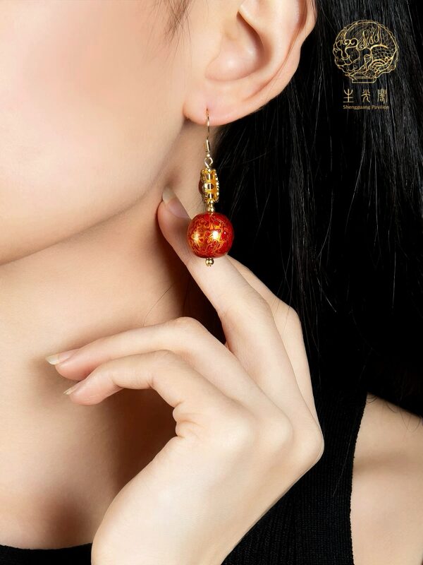 LACQUERWARE EAR STUD - Image 4